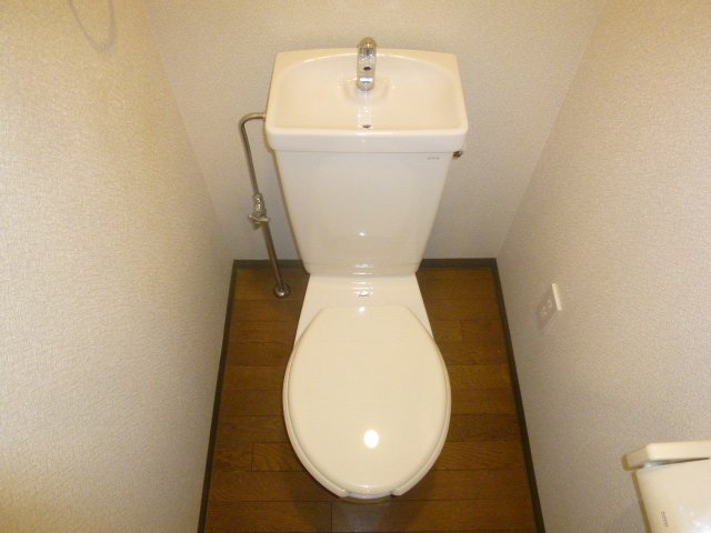 Toilet. Washlet is possible installation.