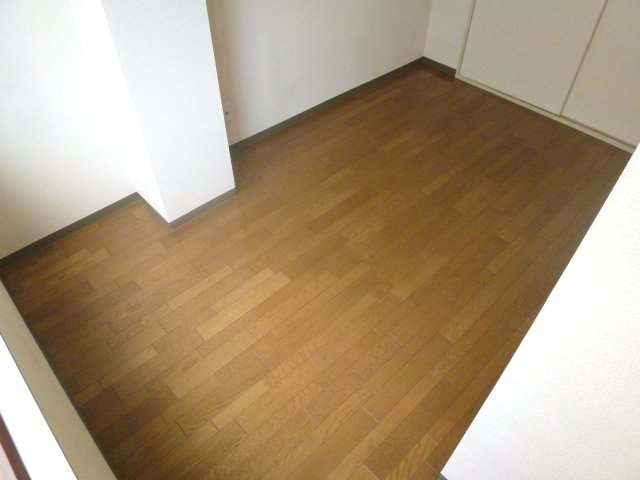 Other room space. It is the spread of Western-style.