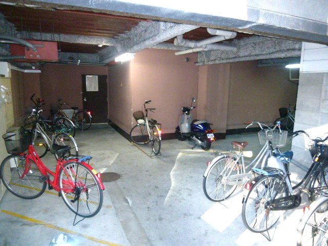 Other common areas. Roof There bicycle parking