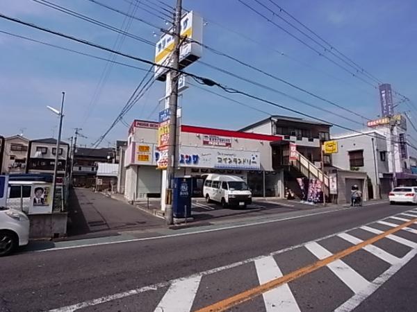 Other Environmental Photo. Futaba cleaning up Mikuriya shop 698m