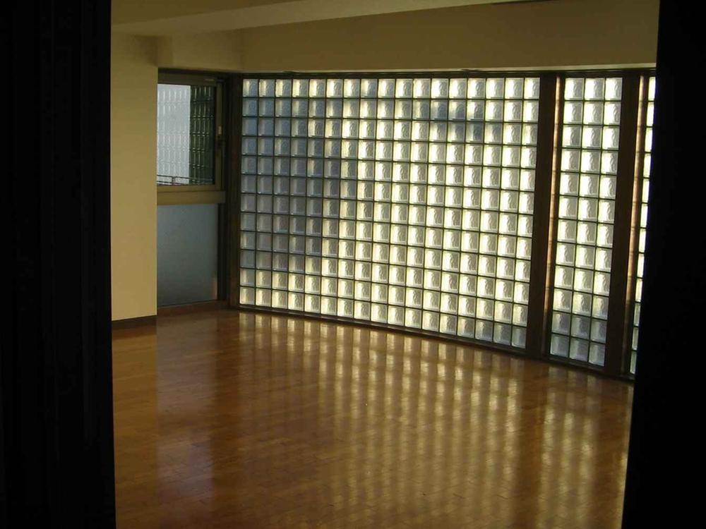 Living. Indoor (02 May 2012) shooting