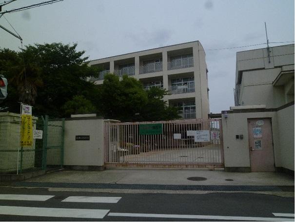 Primary school. Yasaka until elementary school 240m