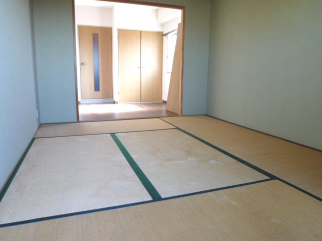 Living and room. It is a Japanese-style room with a calm sense of. 