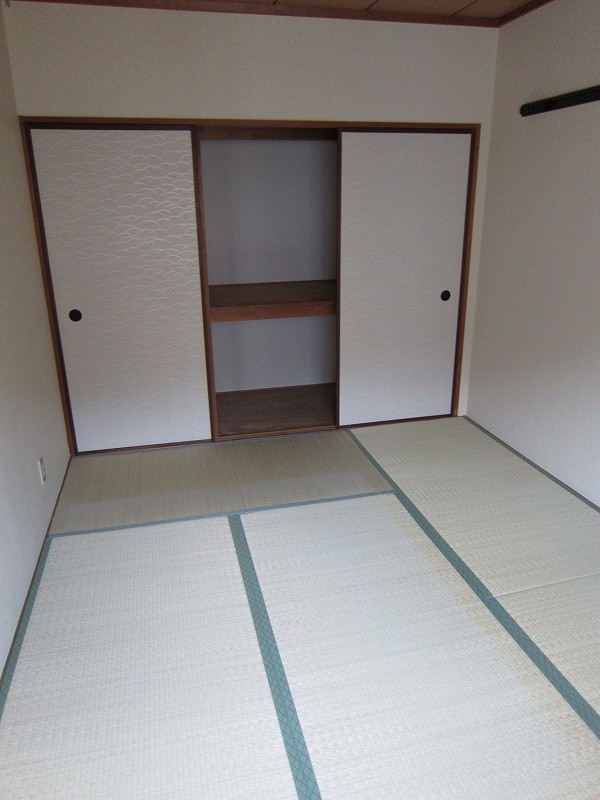 Living and room. Japanese-style room 6 quires