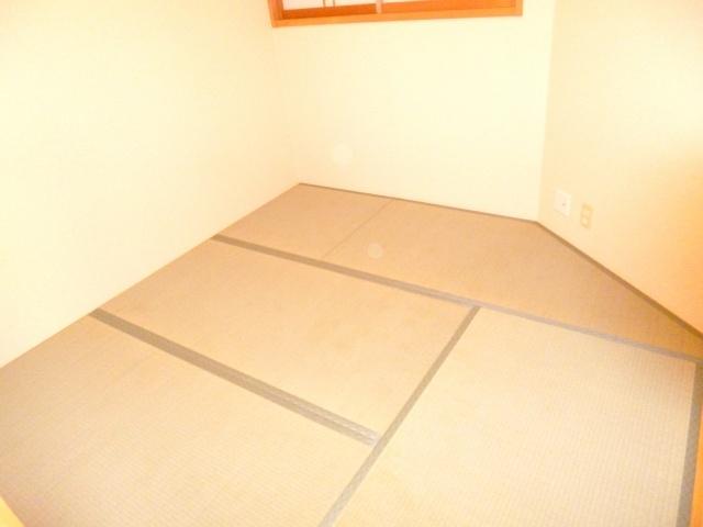 Non-living room. 4.5 is the Pledge of Japanese-style room
