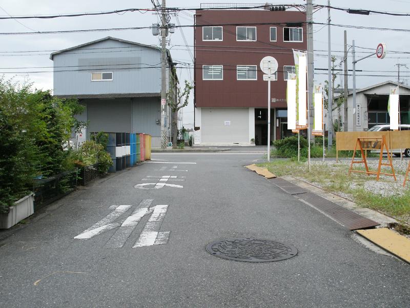 Local photos, including front road. Frontal road