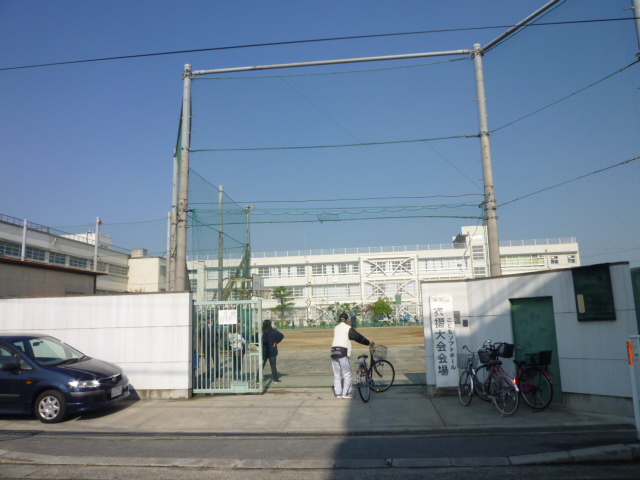 Primary school. 1160m to the Higashi-Osaka Municipal Kamikosaka elementary school (elementary school)