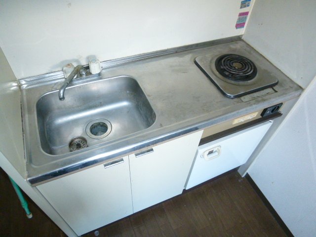 Kitchen. Electric stove ・ It is with a mini fridge.