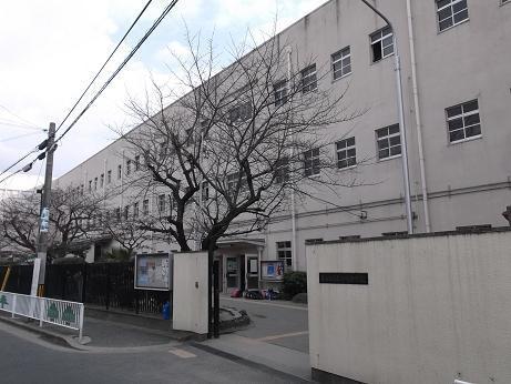 Junior high school. Higashi Osaka Municipal Kosaka until junior high school 702m