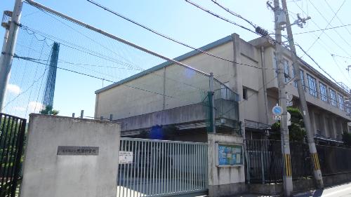 Junior high school. Higashi Osaka Municipal Aida junior high school (junior high school) up to 968m