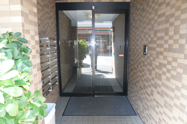 Entrance. auto lock