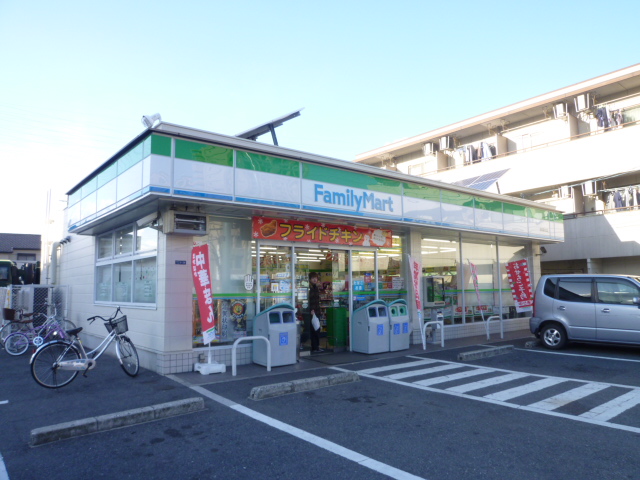 Convenience store. FamilyMart Kowakae-chome store up (convenience store) 474m