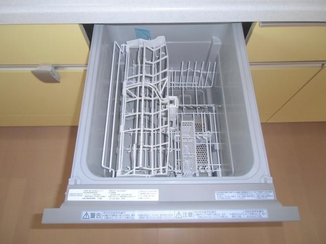 Kitchen. Dish is with dryer