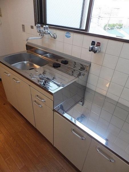 Kitchen. Gas stove installation Allowed ◎