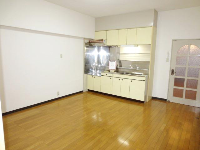 Kitchen. It is the room clean in the pre-reform.