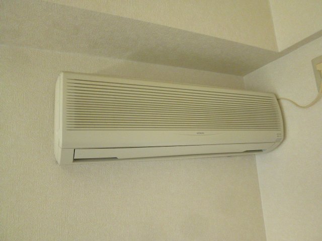 Other Equipment. Air conditioning is equipped with 1 groups. 