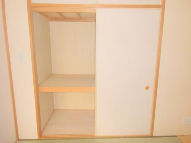 Receipt. Futon can also be stored