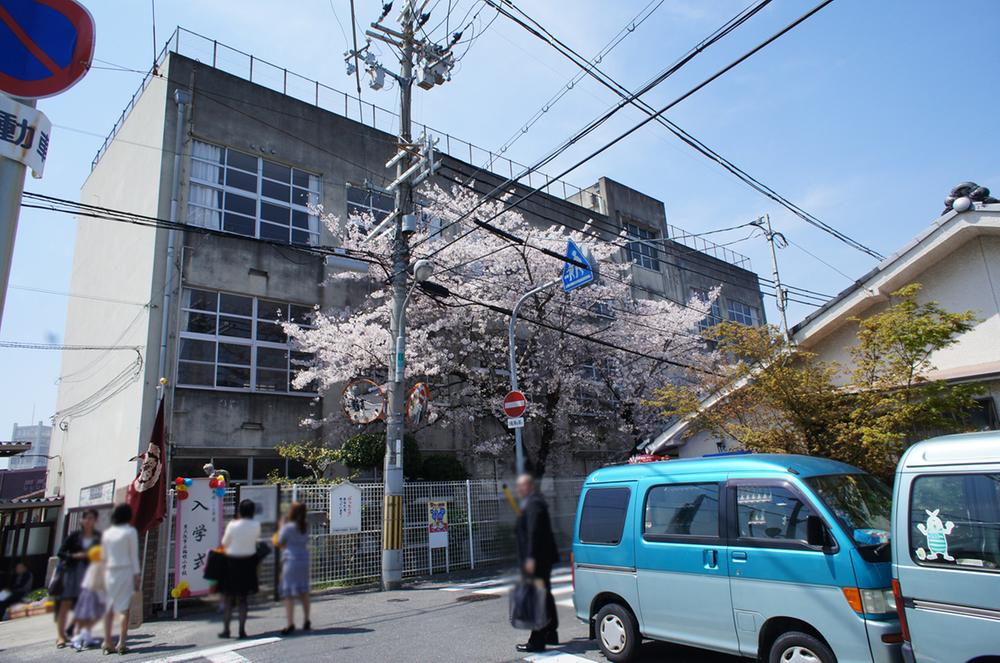 Primary school. Higashi Osaka Municipal pilfered up to elementary school 310m