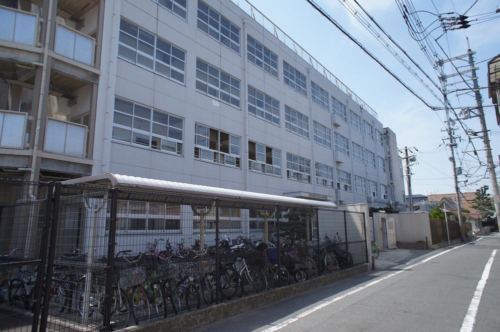 Junior high school. Higashi Osaka Municipal pilfered until junior high school 456m
