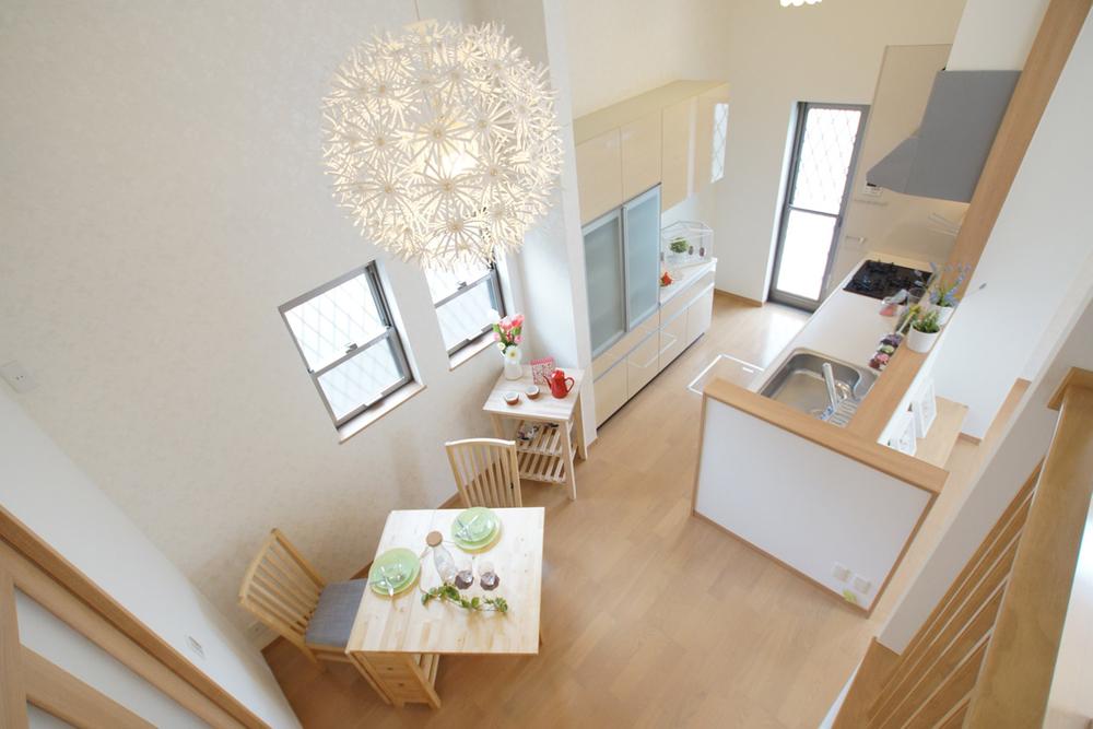 Kitchen. Dining area and kitchen bouncing of conversation