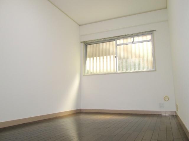 Non-living room. 6.5 Pledge of Western-style