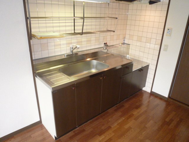 Kitchen. Gas stove can be installed