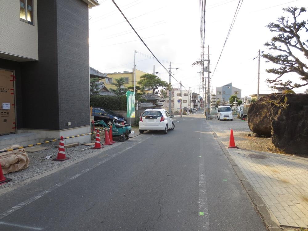 Local photos, including front road. Local (11 May 2013) Shooting