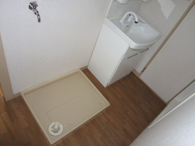 Washroom. Independent wash ・ The room is a laundry bread.