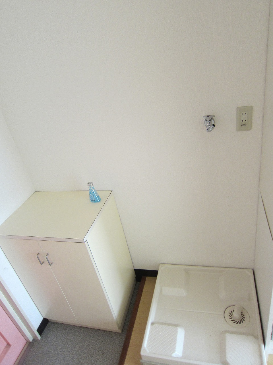 Other Equipment. Shoe box ・ Laundry Area (interior is attractive)