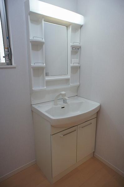 Same specifications photos (Other introspection). Directing the room is fine basin space
