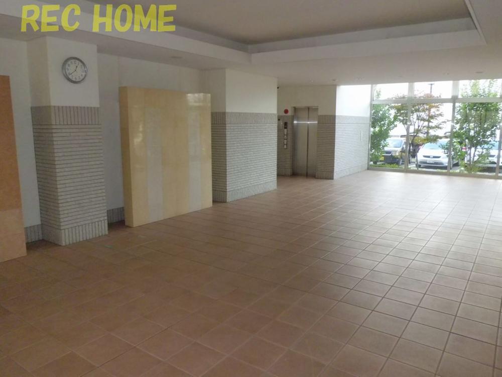 Entrance. Common areas