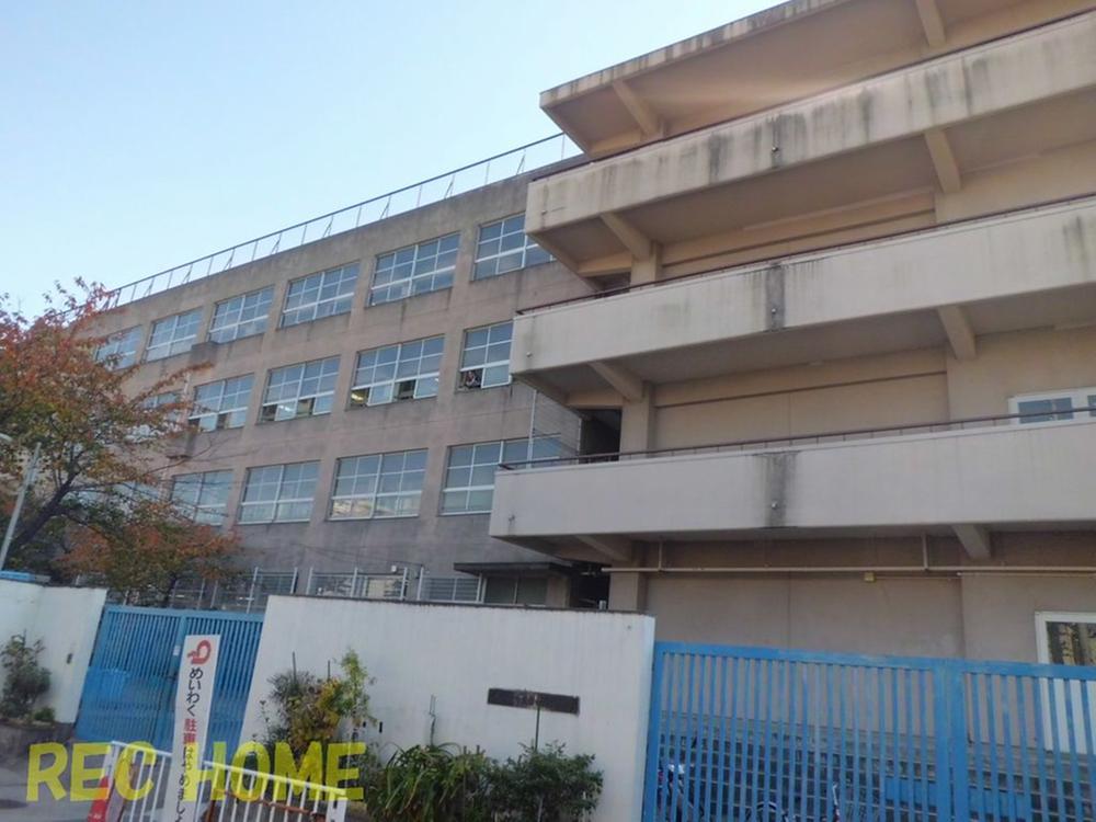 Primary school. Higashi Osaka Municipal Iwatanishi to elementary school 639m