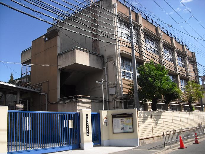 Primary school. 553m to the Higashi-Osaka Municipal Seiwa elementary school (elementary school)