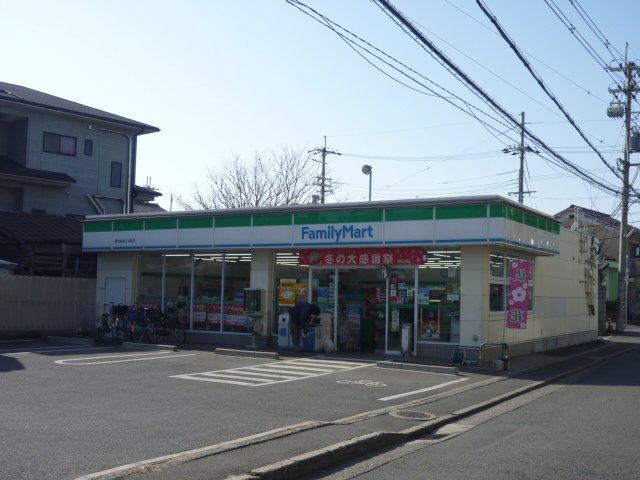 Convenience store. FamilyMart Higashi Wakaehon the town store (convenience store) to 108m