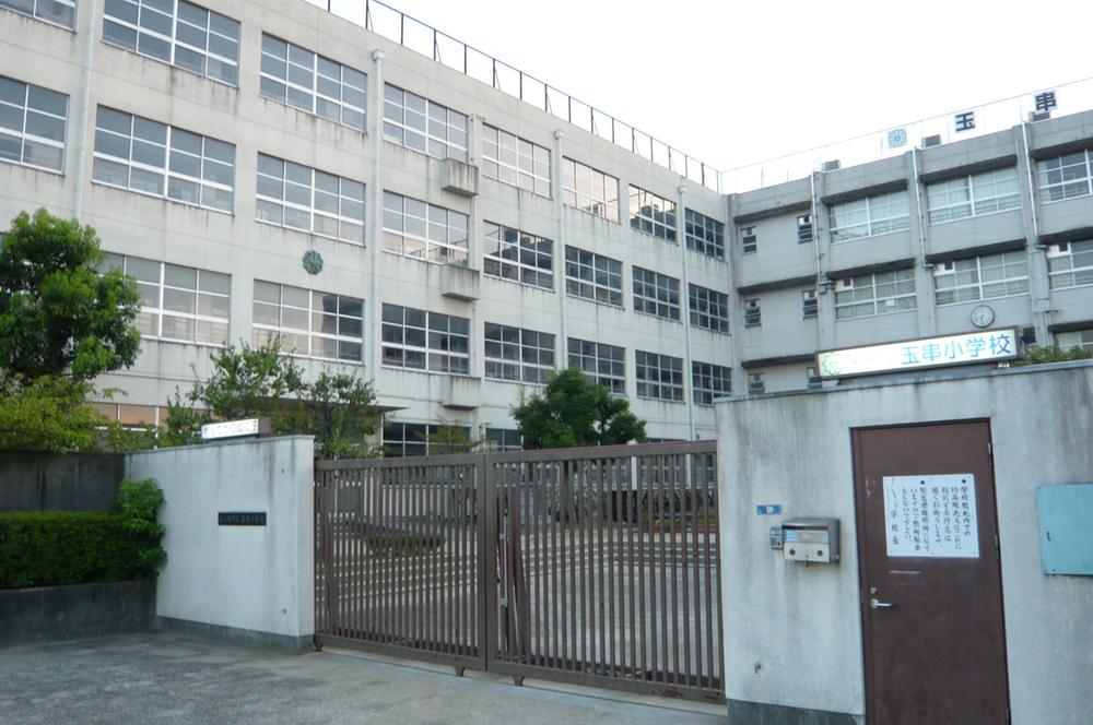 Primary school. Higashi Osaka Municipal sacred Shinto tree branch until the elementary school 643m