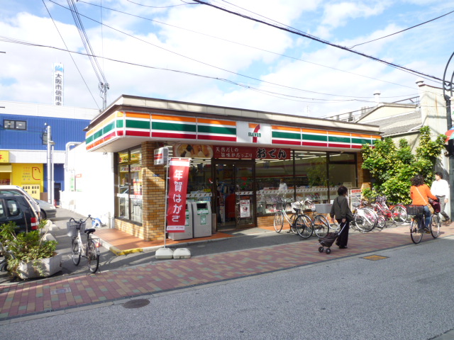 Convenience store. Seven-Eleven Higashi Ajiroshin the town store (convenience store) to 182m