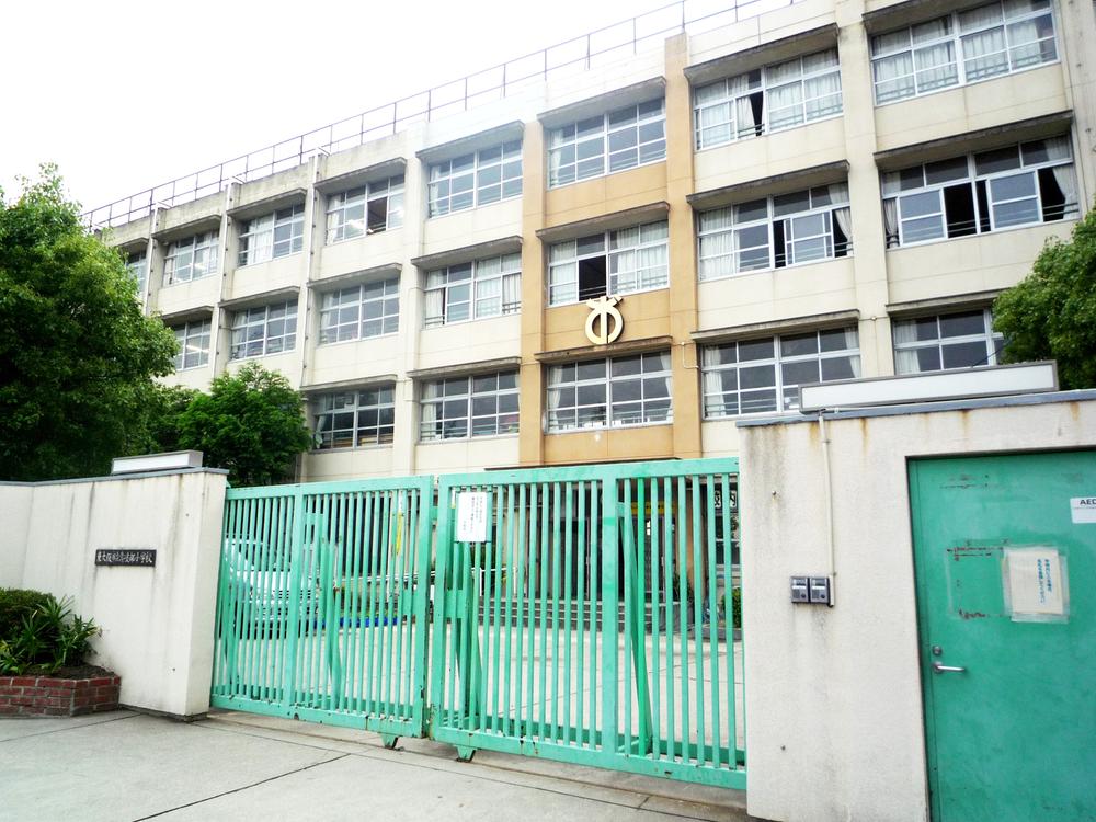Primary school. Higashi-Osaka Tatsui Kibe to elementary school 594m