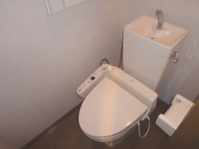 Toilet. Washlet also equipped! 