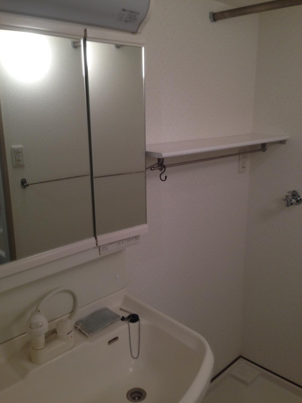 Wash basin, toilet. Local (11 May 2013) Shooting