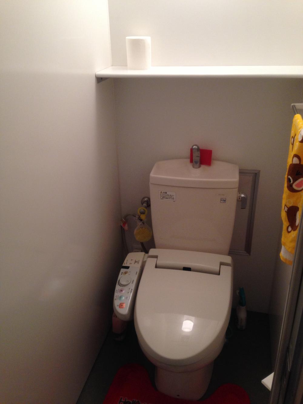 Toilet. Local (11 May 2013) Shooting