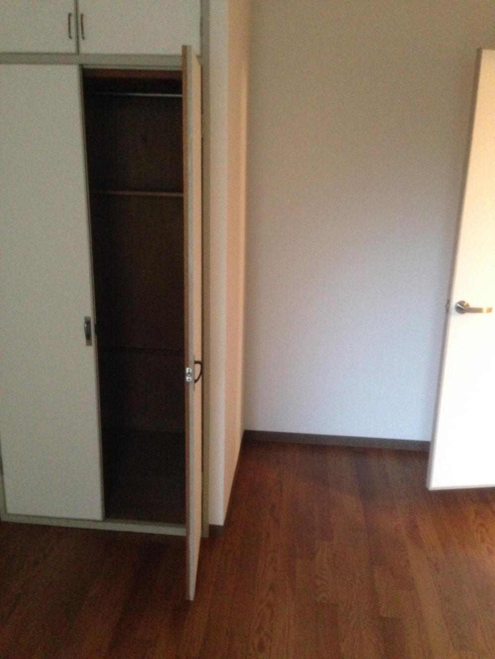 Non-living room. Local (11 May 2013) Shooting