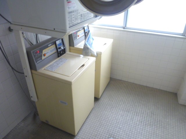 Other common areas. There are coin-operated laundry on site.