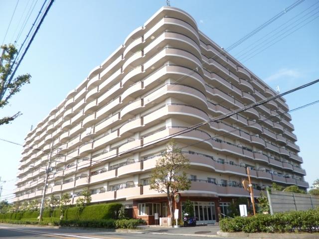 Local appearance photo. The ground is a 10-story apartment