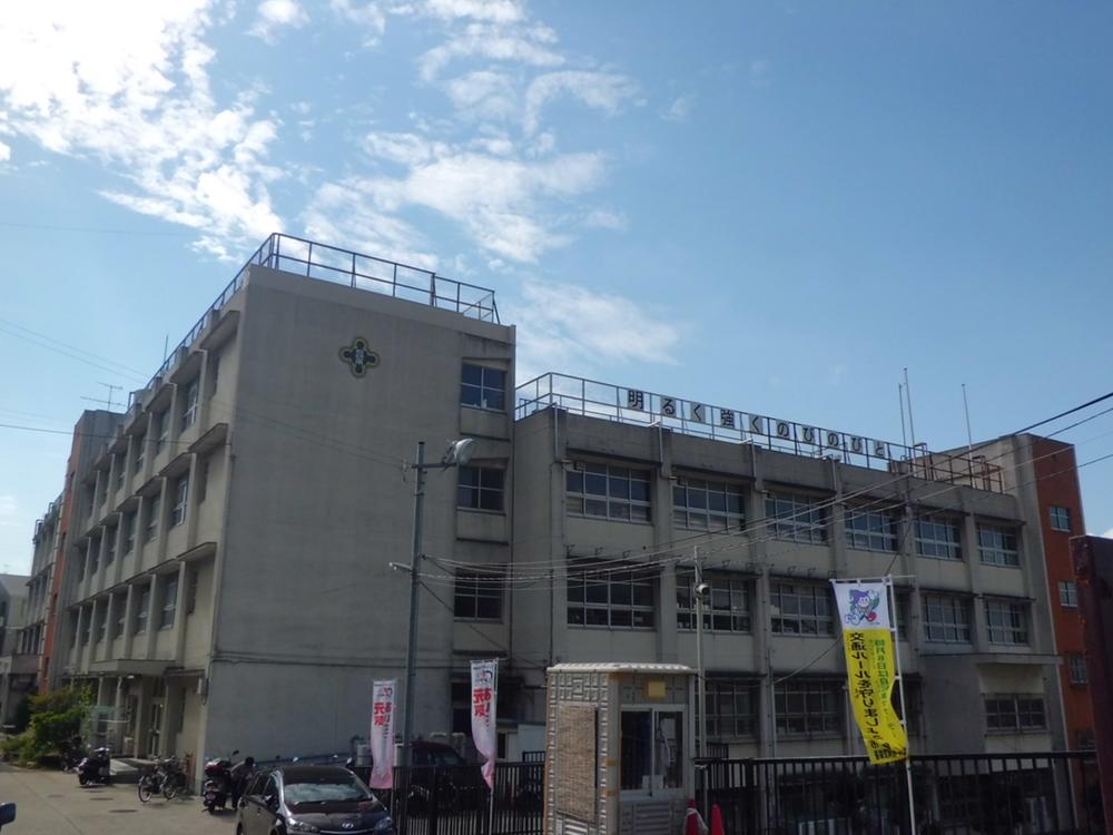 Primary school. Ishikiri 1315m to the East Elementary School