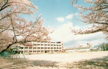 Primary school. 1225m to the Higashi-Osaka Municipal pilfered Higashi elementary school (elementary school)