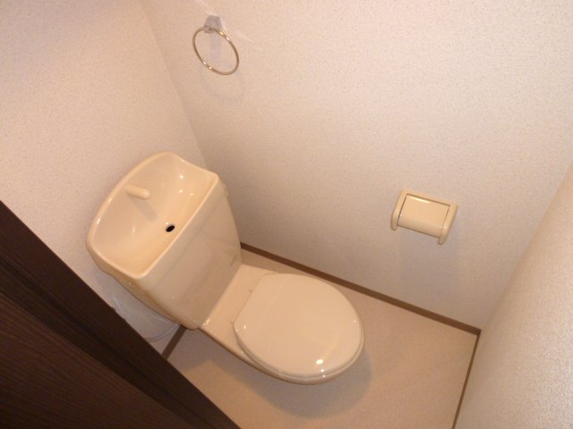 Toilet. Washlet is possible installation! 