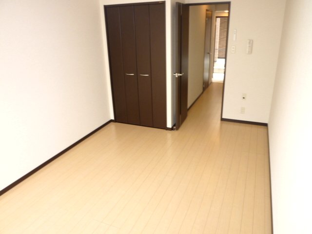 Living and room. Clean flooring ☆ There is also enough breadth. 