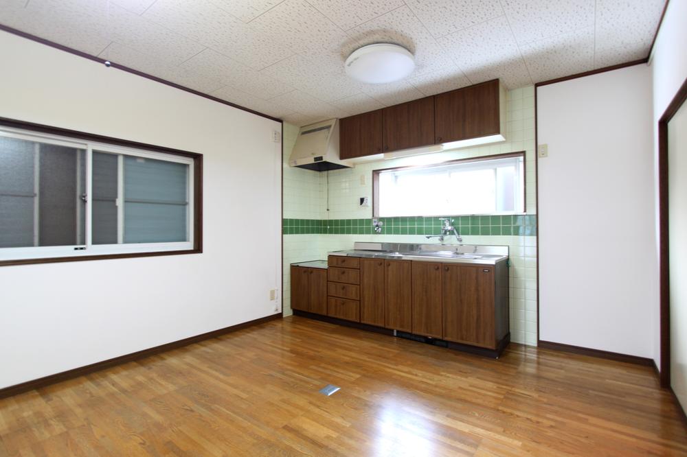 Other introspection. ■ dining kitchen