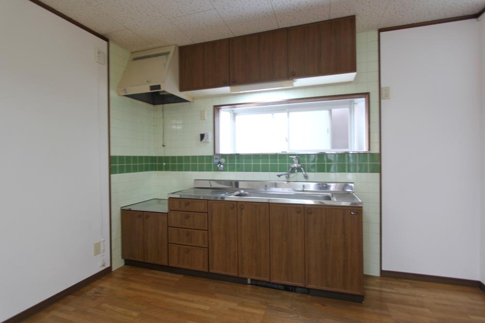 Kitchen.  ■ Kitchen space