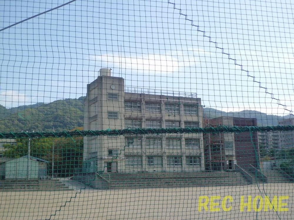 Junior high school. Higashi-Osaka City Maioka until junior high school 777m